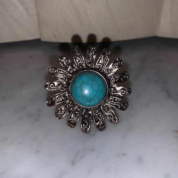 Flower ring - Picture 2 of 2